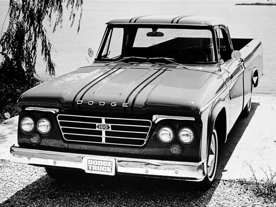  Dodge D100 Sweptline Custom Sport Special Pickup 1964 года  (фото 2 из 3)